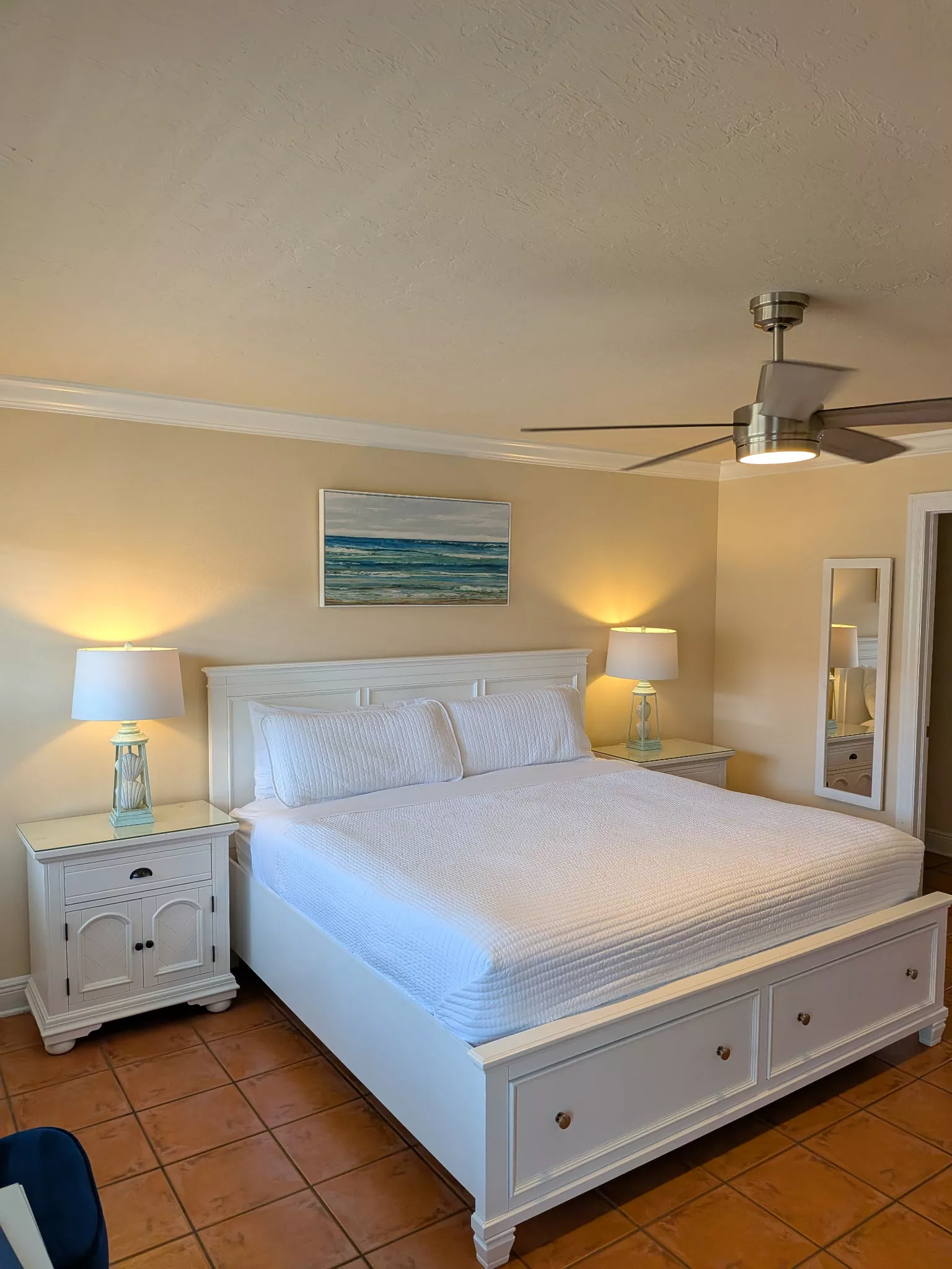 king bed w/storage