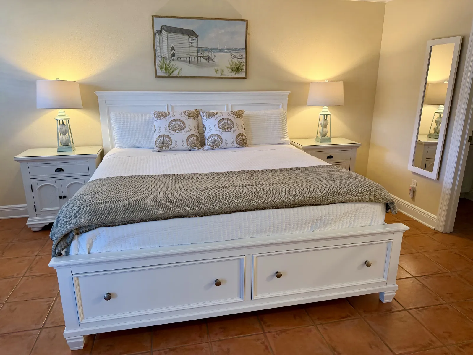 King size bedding with picture above headboard