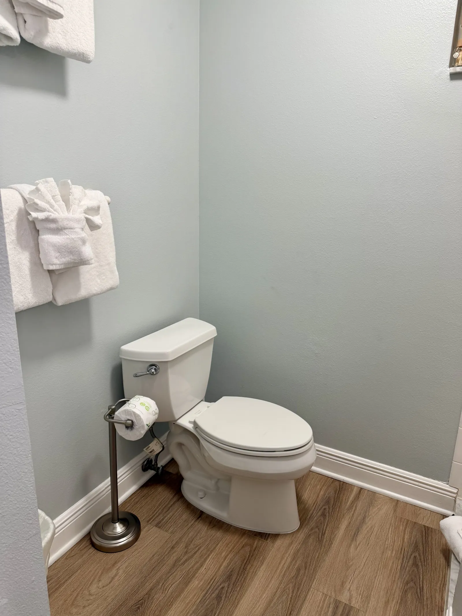 The Unit 248B "The Seaside" toilet and towels